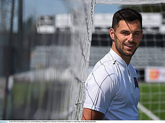 Dundalk's Patrick Hoban signs...